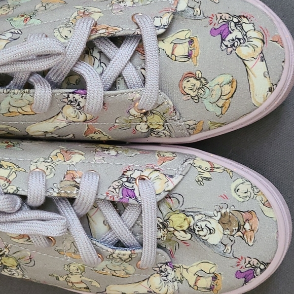 New Disney Toms, snow whit/7 dwarfs, youth side 4 - Picture 2 of 5